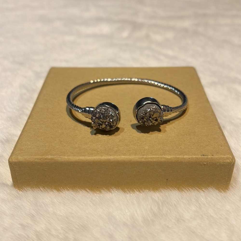 Druzy‎ Cuff Bracelet - Picture 2 of 3